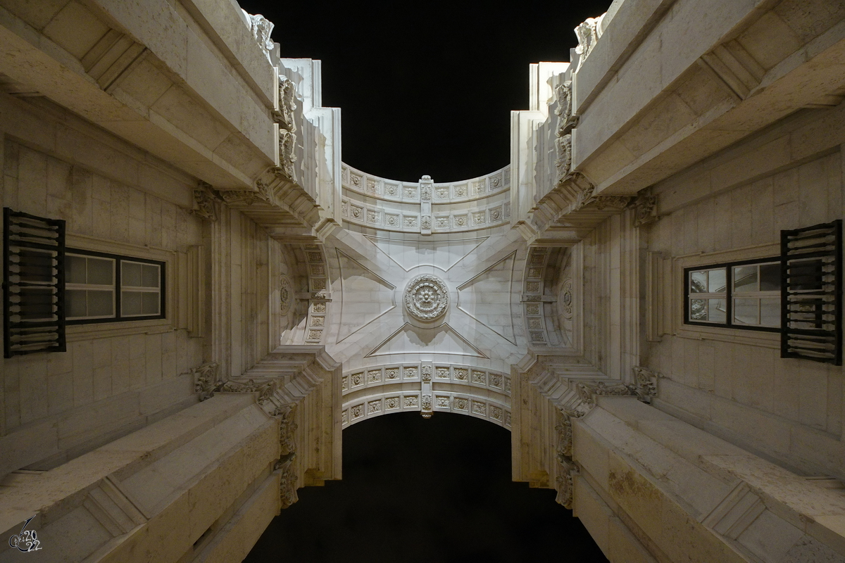 Die kunstvolle Decke des von 1873 bis 1875 erbauten Arco da Rua Augusta. (Lissabon, Januar 2017)