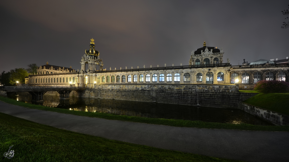 Die Langgalerien mit dem Kronentor des Dresdener Zwingers. (April 2014)