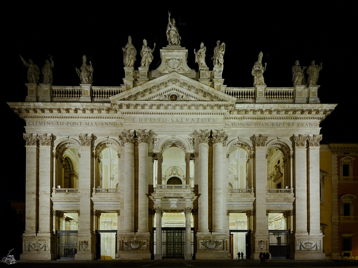 Die Lateranbasilika (Basilica San Giovanni in Laterano) ist offizieller Sitz des Papstes. (Rom, Dezember 2015)
