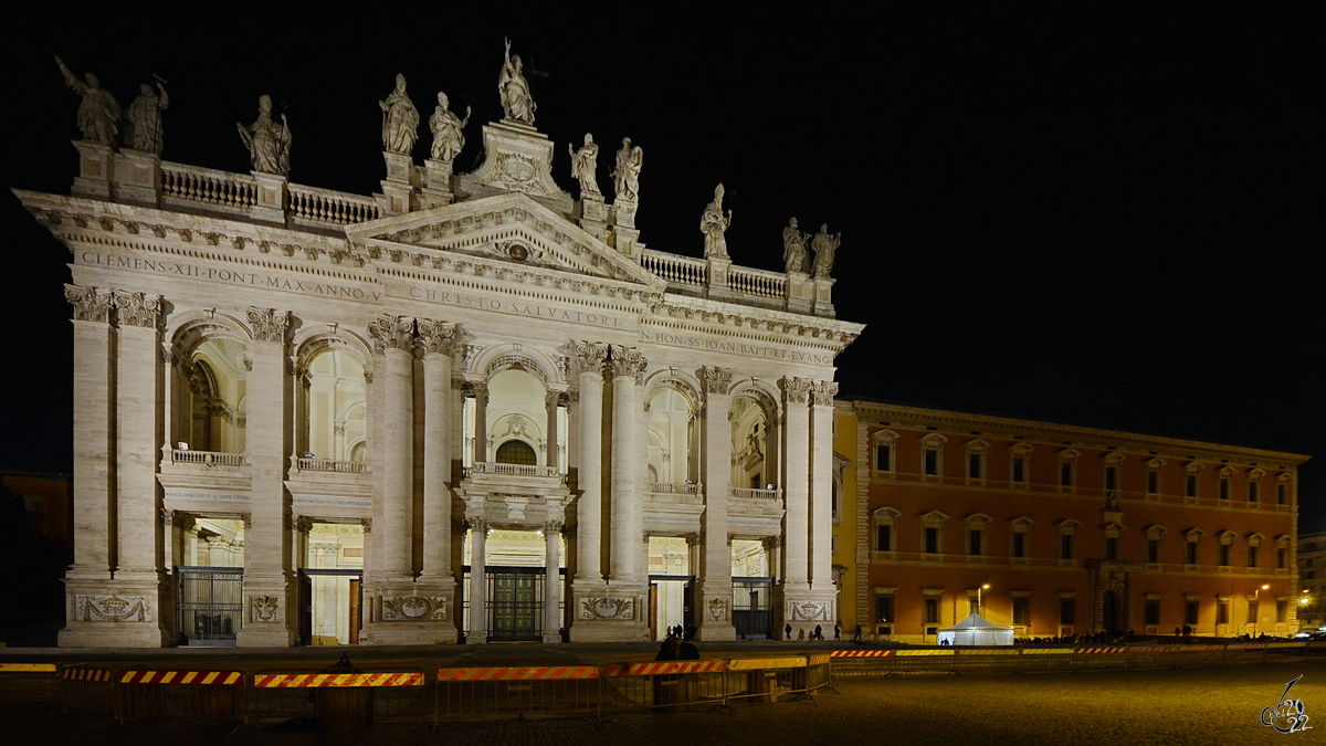 Die Lateranbasilika und der Lateranpalast ist offizieller Sitz des Papstes. (Rom, Dezember 2015)
