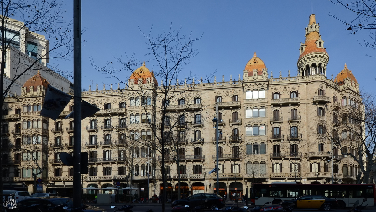 Die  Les Cases Antoni Rocamora  wurden zwischen 1914 und 1917 im modernistischen Stil erbaut. (Barcelona, Februar 2013) 