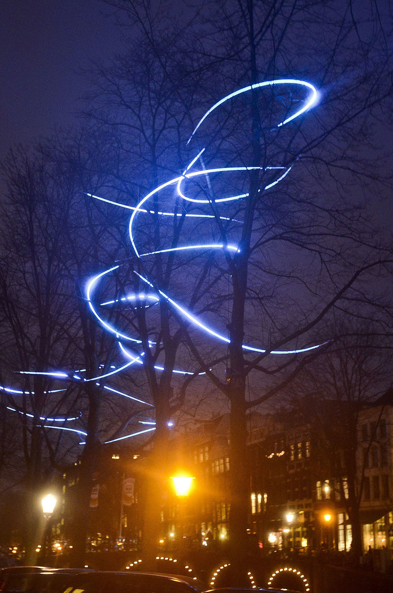 Die Lichtinstallation Wisp am Hereinbracht in Amsterdam. Aufnahme: 3. Januar 2017.