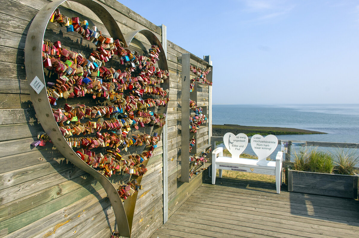 Die Love-Wand am Hafen in List auf der Nordseeinsel Sylt. Aufnahme: 8. September.