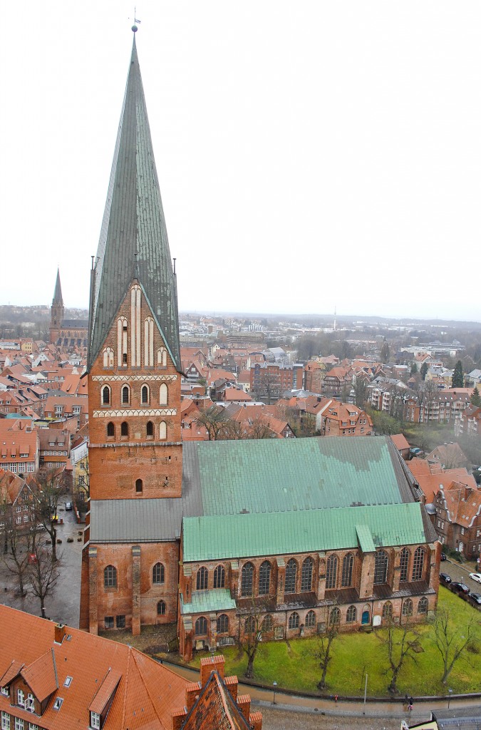 Die Lneburger St. Johannis-Kirche vom Wasserturm aus gesehen. 30. Januar 2016.