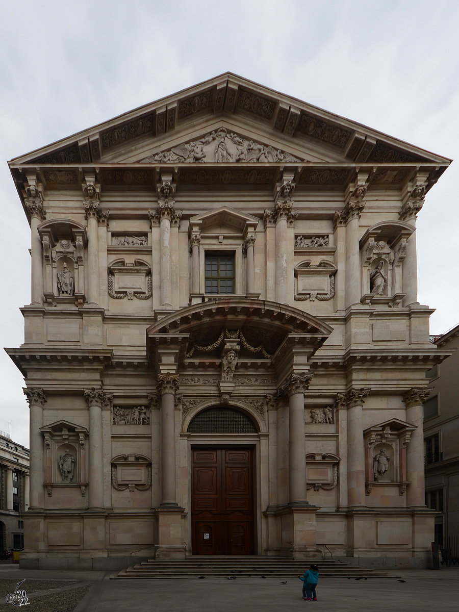 Die manieristische Chiesa di San Fedele ist eine 1579 geweihte Jesuitenkirche aus dem 16. Jahrhundert. (Mailand, Juni 2014)