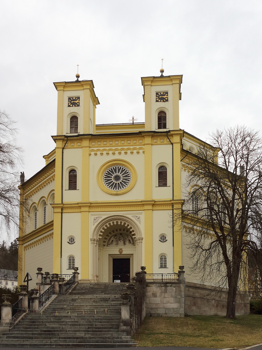 Die Marienbader Kirche von 1848, gebaut von Johann Gottfried Gutensohn
Von 1842 bis 1844 hielt er sich als Lehrer an der Akademie in Prag auf. 1843 erhielt er den Auftrag zum Bau einer Kirche in Marienbad, die 1848 vollendet wurde. 
