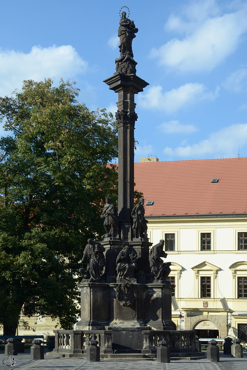 Die Mariensule wurde 1725 als Dank fr die Errettung vor der Pest errichtet und befindet sich am Hradschiner Platz in Prag. (September 2012)
