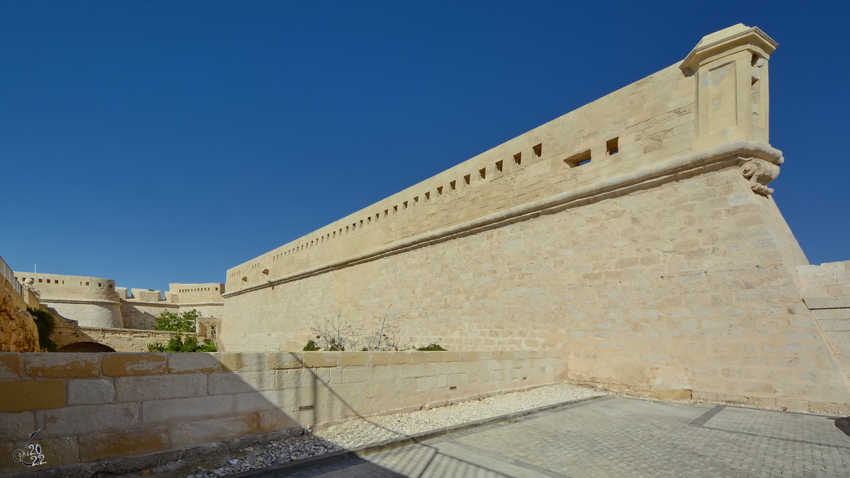 Die massiven Mauern des Fort Elmo. (Valletta, Oktober 2017)
