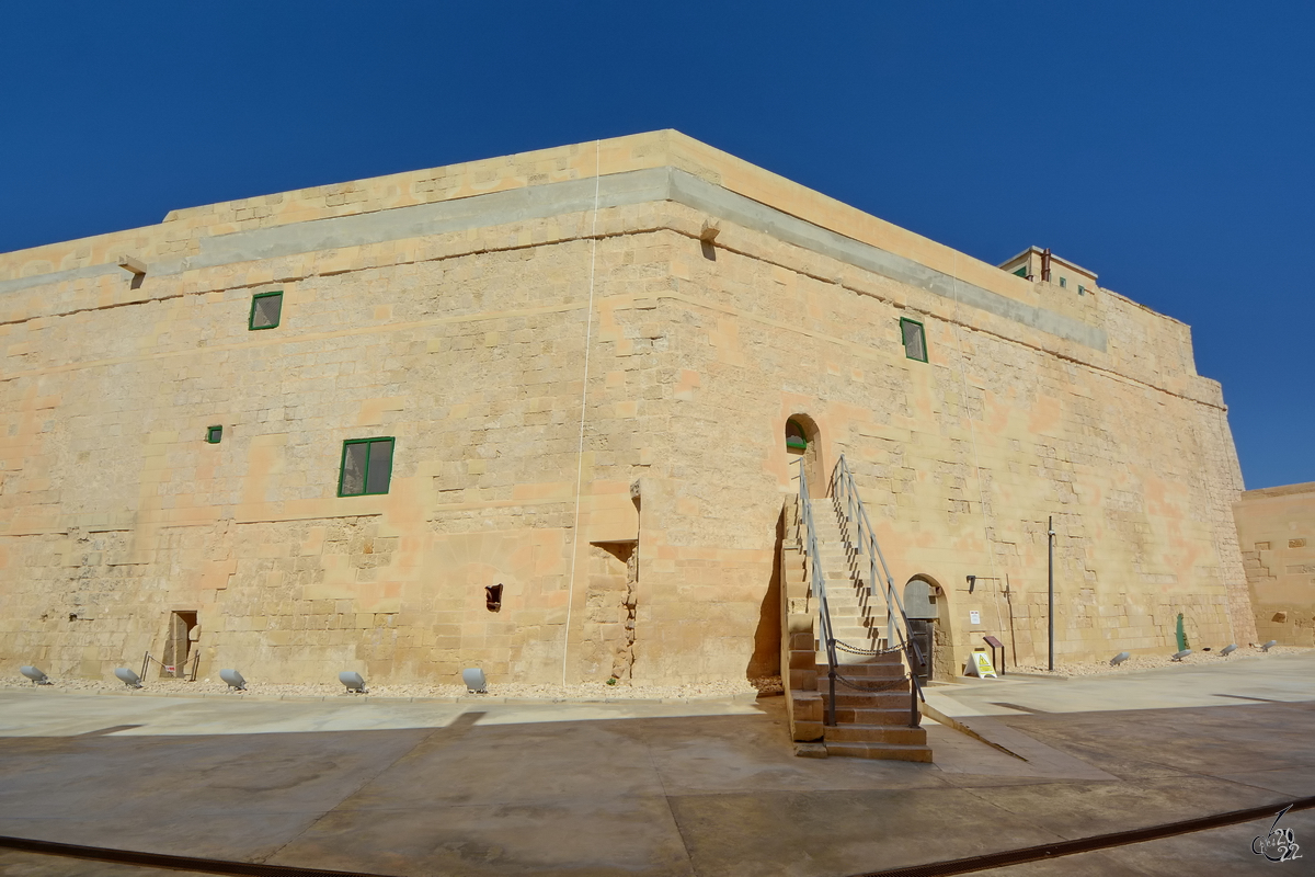 Die massiven Mauern von Fort Elmo. (Valletta, Oktober 2017)