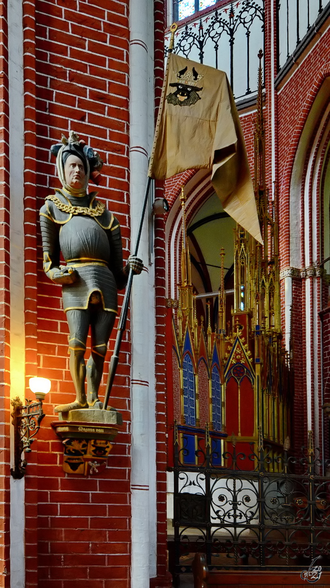 Die Memorialstatue von Herzog Magnus II. im Münster von Bad Doberan. (August 2013)
