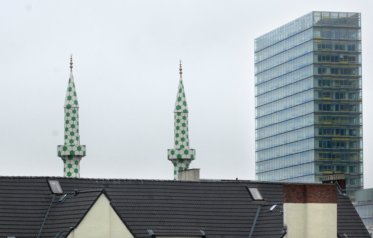 Die Minaretten der Centrum Moschee  im Hamburger Stadtteil St. Georg. Aufnahme: Mai 2013.