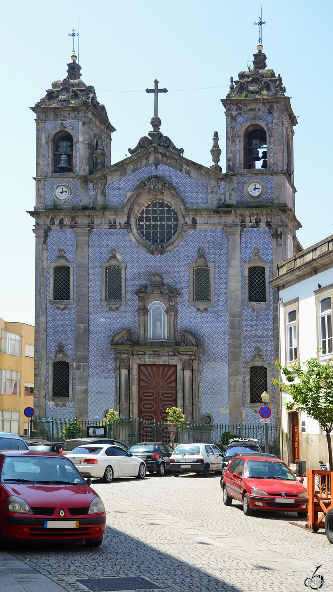 Die mit zahlreichen Azulejo Fliesen geschmckte Pfarrkirche von Massarelos (Igreja Paroquial de Massarelos) steht etwas abseits der historischen Altstadt in Porto. (Mai 2013)