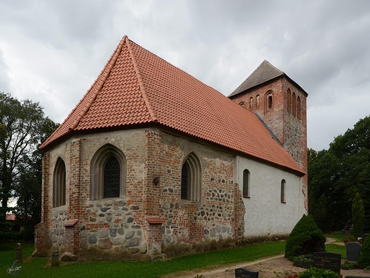 Die mittelalterliche evangelische Dorfkirche von Beggerow. (August 2013)