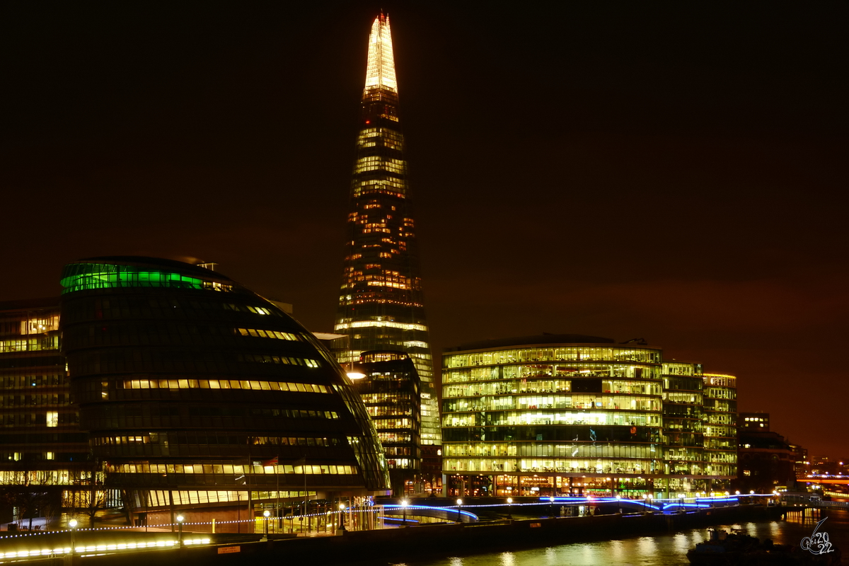 Die moderne Bebauung auf der South Bank in London mit dem alles berragenden Wolkenkratzer  The Shard . (Februar 2015)