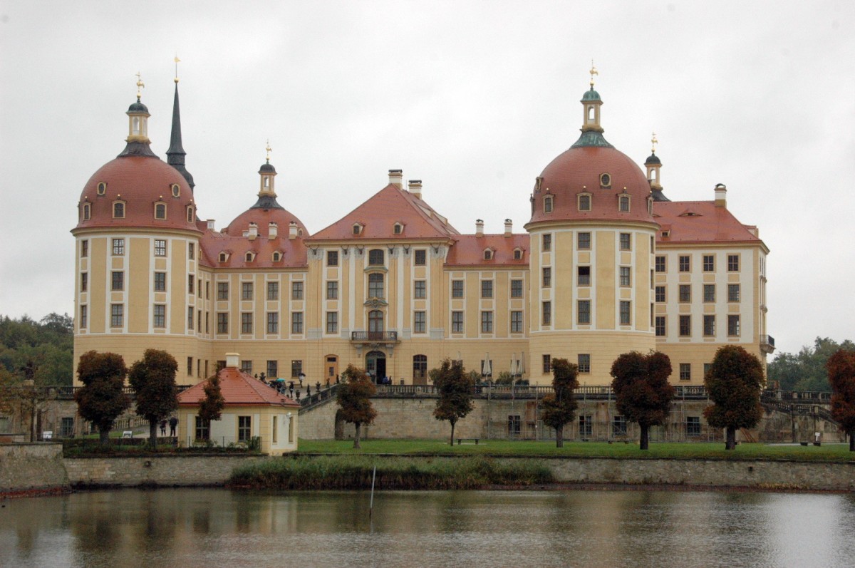 Die Moritzburg ein Jagd- und Barockschloss in Sachsen. 10.10.2011 in Moritzburg abgelichtet. 