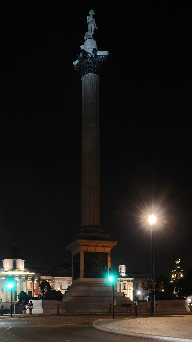 Die Nelsonsule wurde zur Erinnerung an Admiral Horatio Nelsons Tod in der Schlacht von Trafalgar im Jahr 1805 aufgestellt. (London, September 2013)