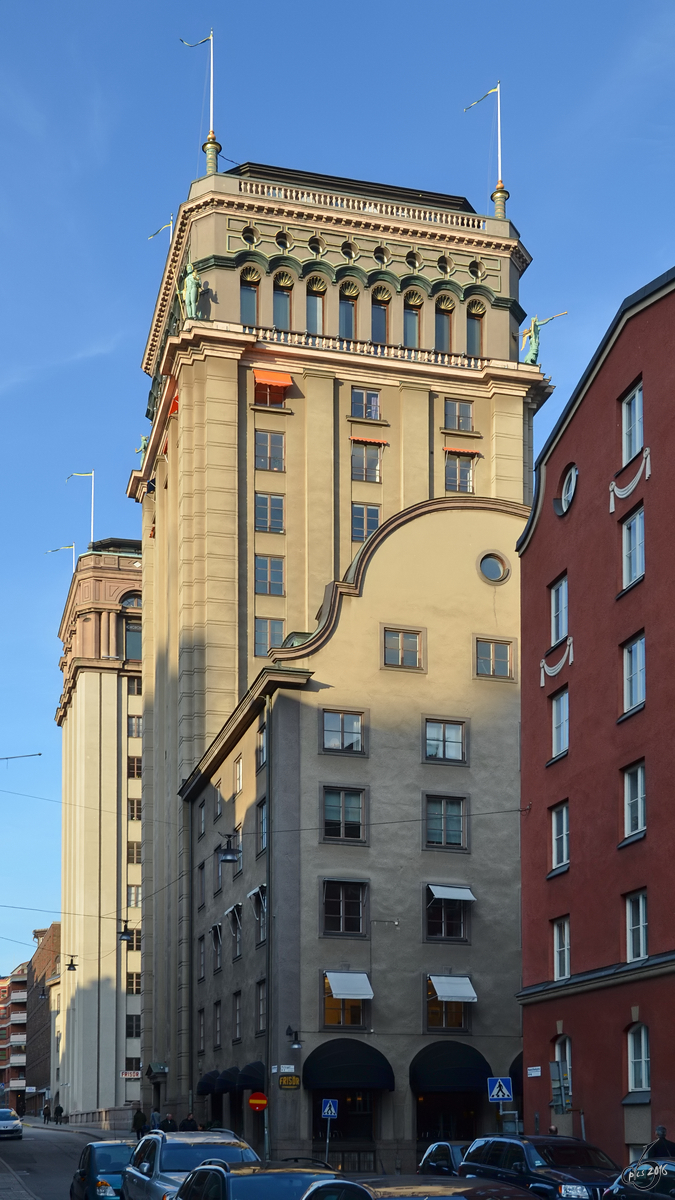 Die im neoklassizistischen Stil errichteteten Kungstornen, zu deutsch  Des Königs Türme  sind im Jahre 1925 fertiggestellt worden. (Oktober 2011)
