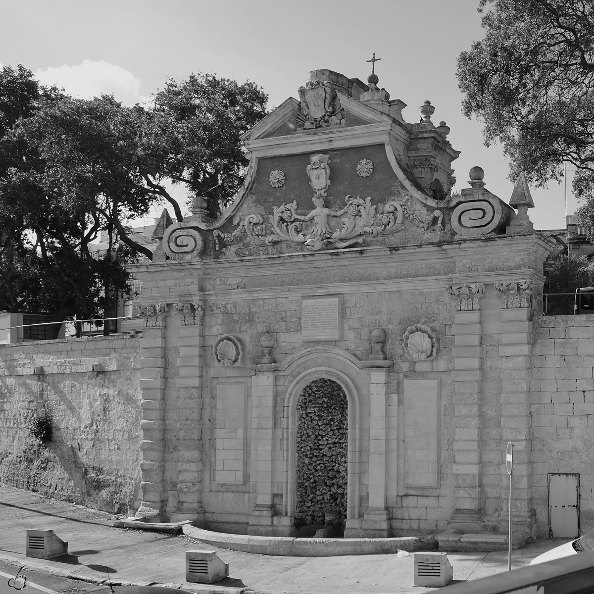 Die Nische des Heiligen Paulus wurde 1727 erbaut und diente der Bevlkerung in Zeiten von Hunger, Seuchen und anderer Nte als Ort religiser Hingabe. (Mdina, Oktober 2017)