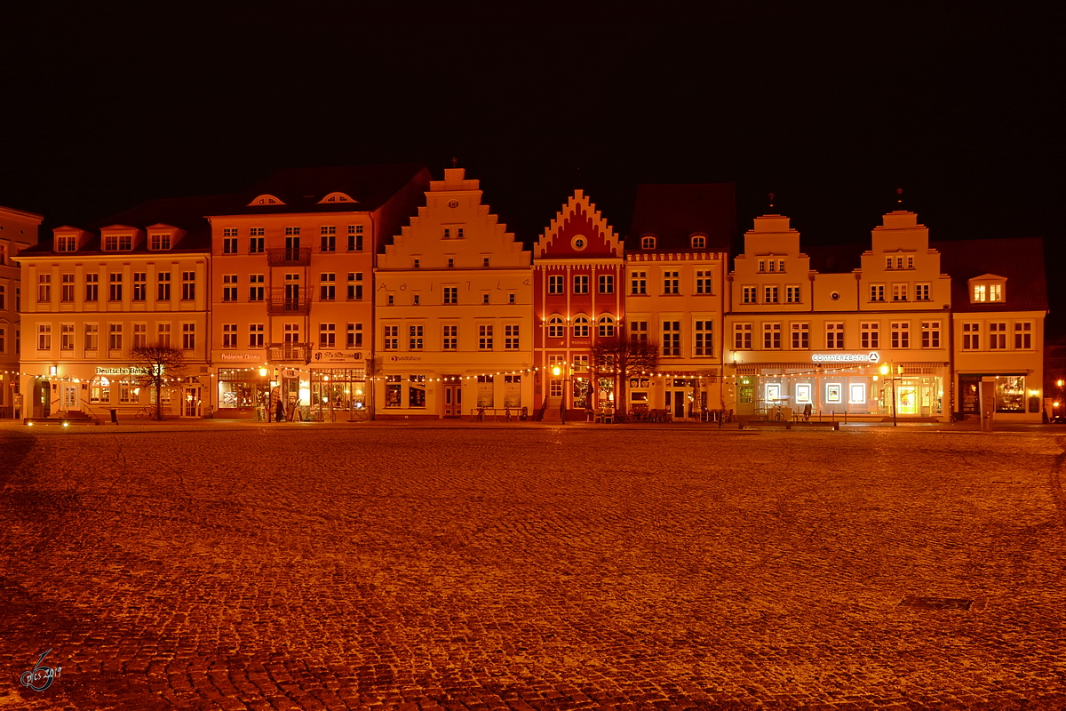 Die Nordseite des Greifswalder Marktplatzes zum Jahresende 2014.