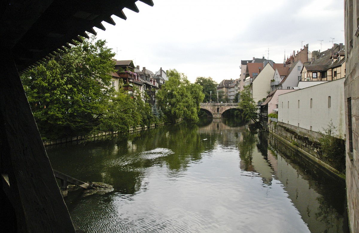 Die Pegnitz in Nrnberg vom Denkersteg aus gesehen. Aufnahme: Juli 2008.