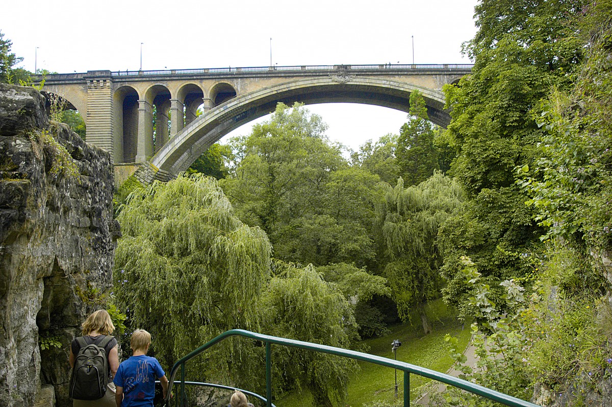 Die Pont Adolphe in Luxemburg Stadt. Aufnahme: August 2007.