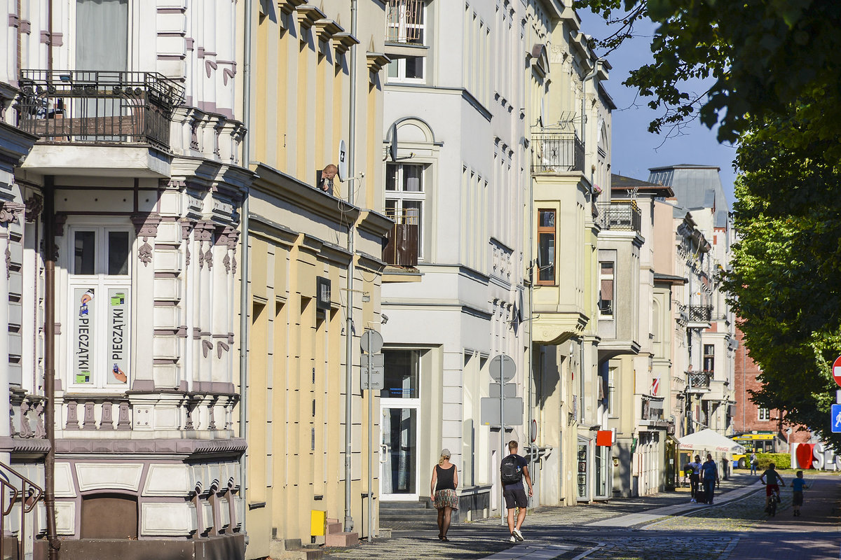 Die Prachtstrae Wojska Polskiego (frher Banhofstrae) in Słupsk (Stolp) in Hinterpommern. Aufnahme: 23. August 2020.