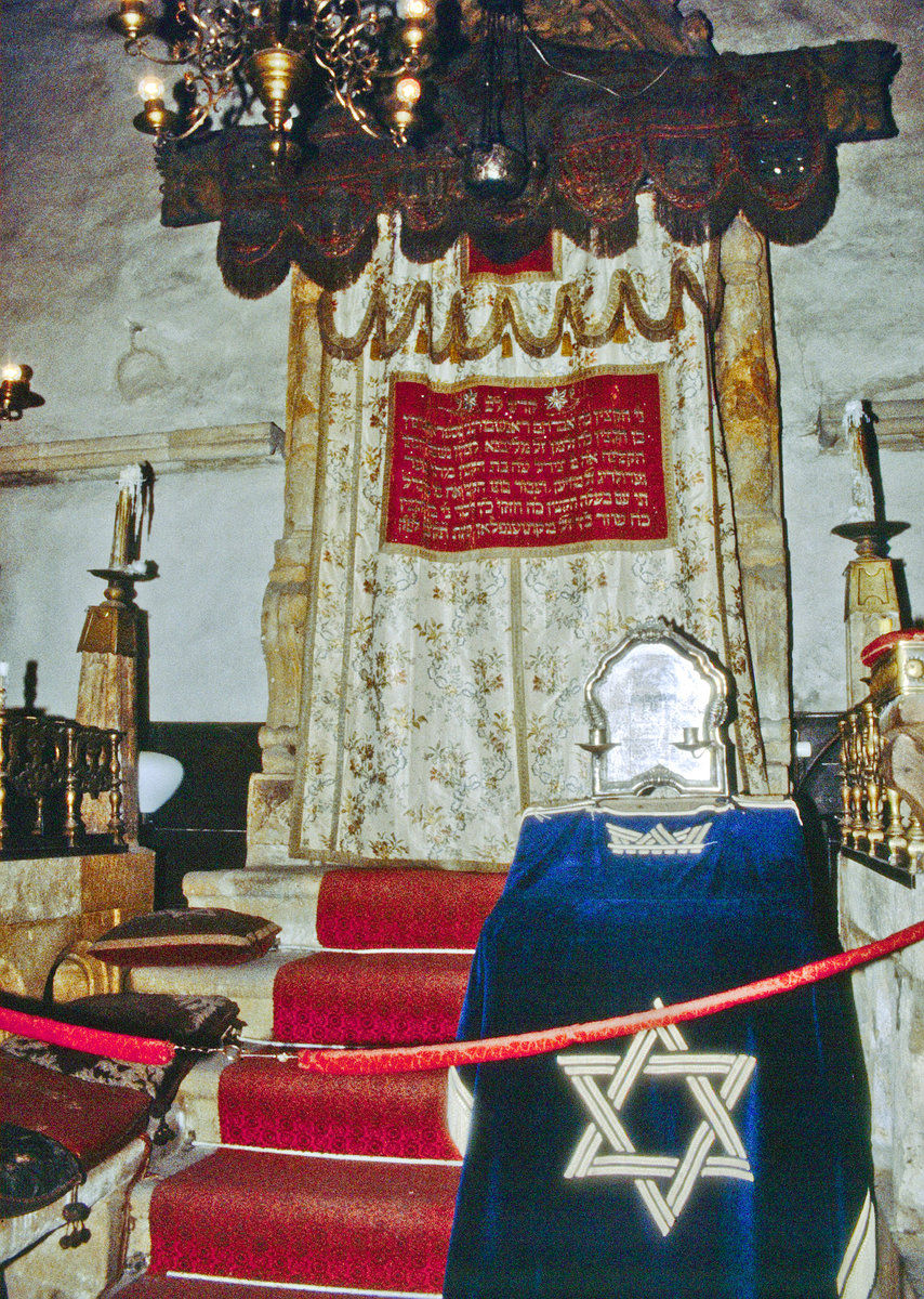 Die Prager Klaus-Synagoge innen. Bild vom Dia. Aufnahme: Juni 1990.