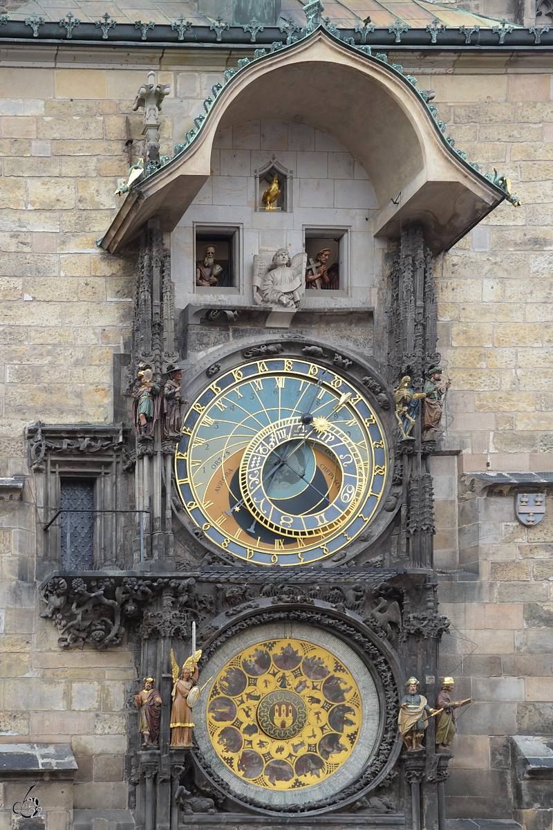 Die Prager Rathausuhr oder auch Aposteluhr ist eine weltweit bekannte astronomische Uhr aus dem Jahr 1410, welche sich an der Sdfassade des Altstdter Rathauses befindet. (September 2012)