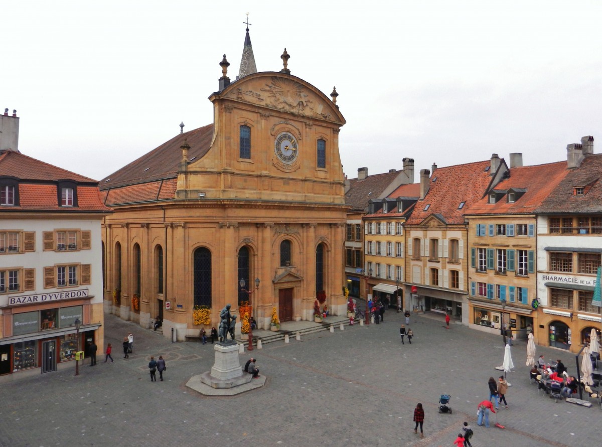 Die Reformierte Kirche Notre-Dame, am Pestalozzi-Platz, ist ein barockes Kirchengebude in der Altstadt von Yverdon-les-Bains - 01.11.2013
