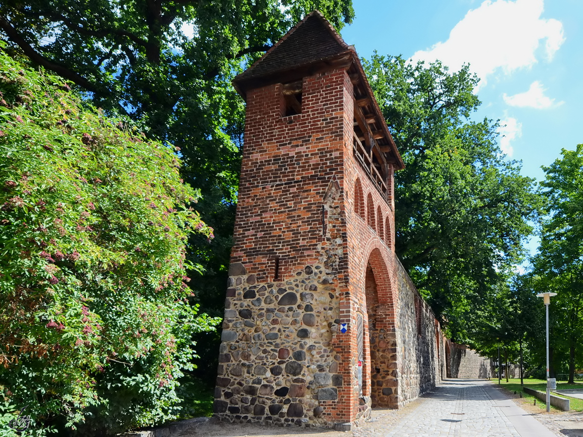 Die Rekonstruktion eines mittelalterlichen Wiekhauses in der Stadtmauer von Neubrandenburg. (August 2013)