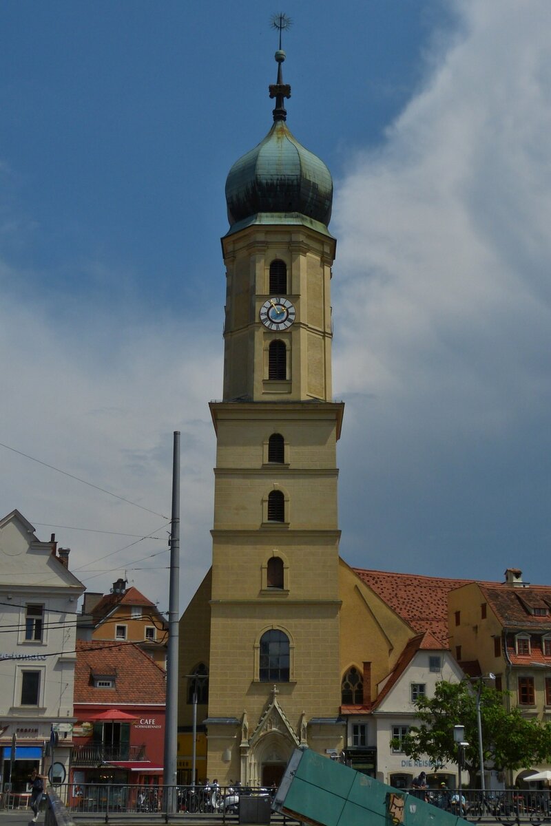 Die rmisch-katholische Franziskanerkirche am Ufer der Mur in Graz. 02.06.2023