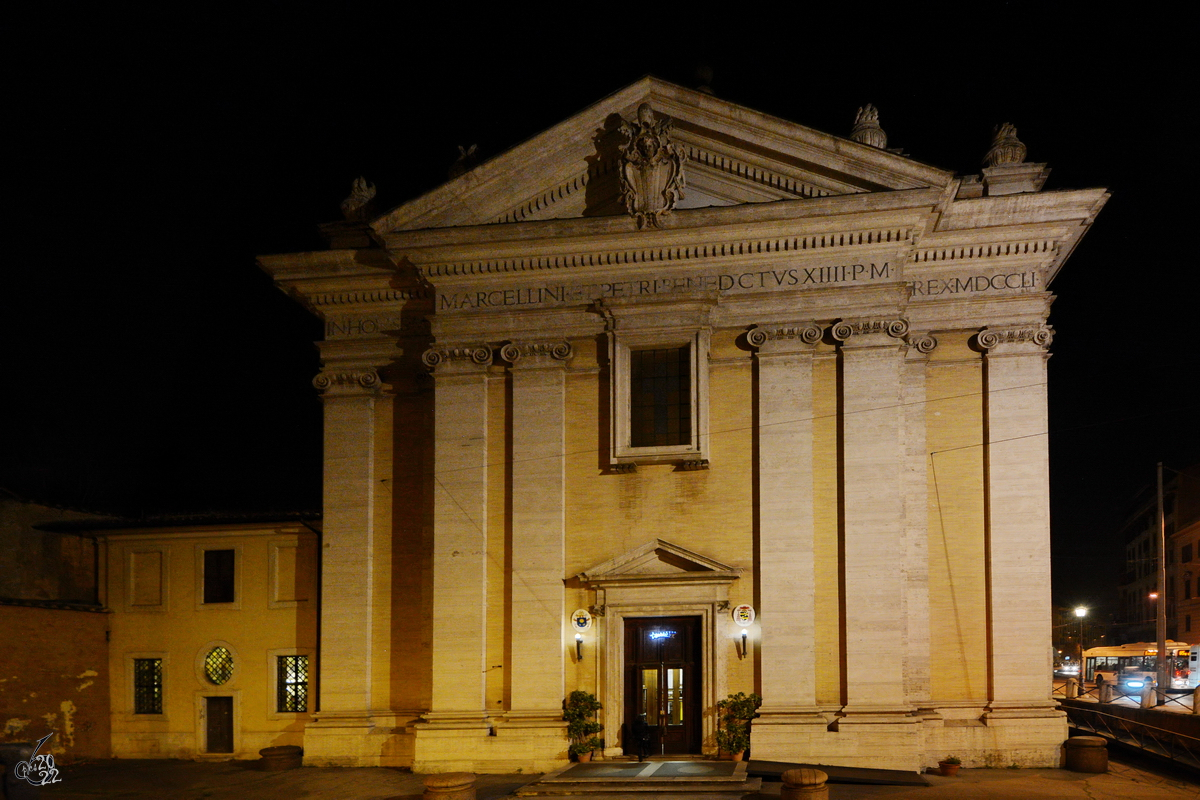 Die rmisch-katholische Pfarr- und Titelkirche Santi Marcellino e Pietro al Laterano  ist dem Heiligen Petrus und dem Heiligen Marcellinus geweiht, deren Reliquien seit 1256 dort liegen. (Rom, Dezember 2015)