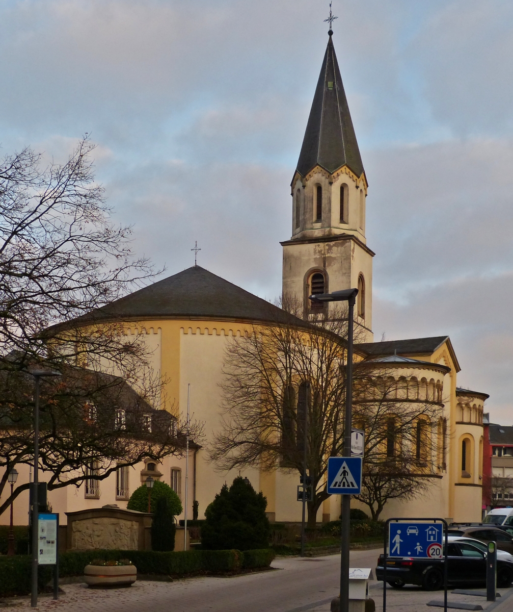 Die Rückseite der Kirche St. Sébastian in Ettelbrück, aufgenommen im Dezember 2020.