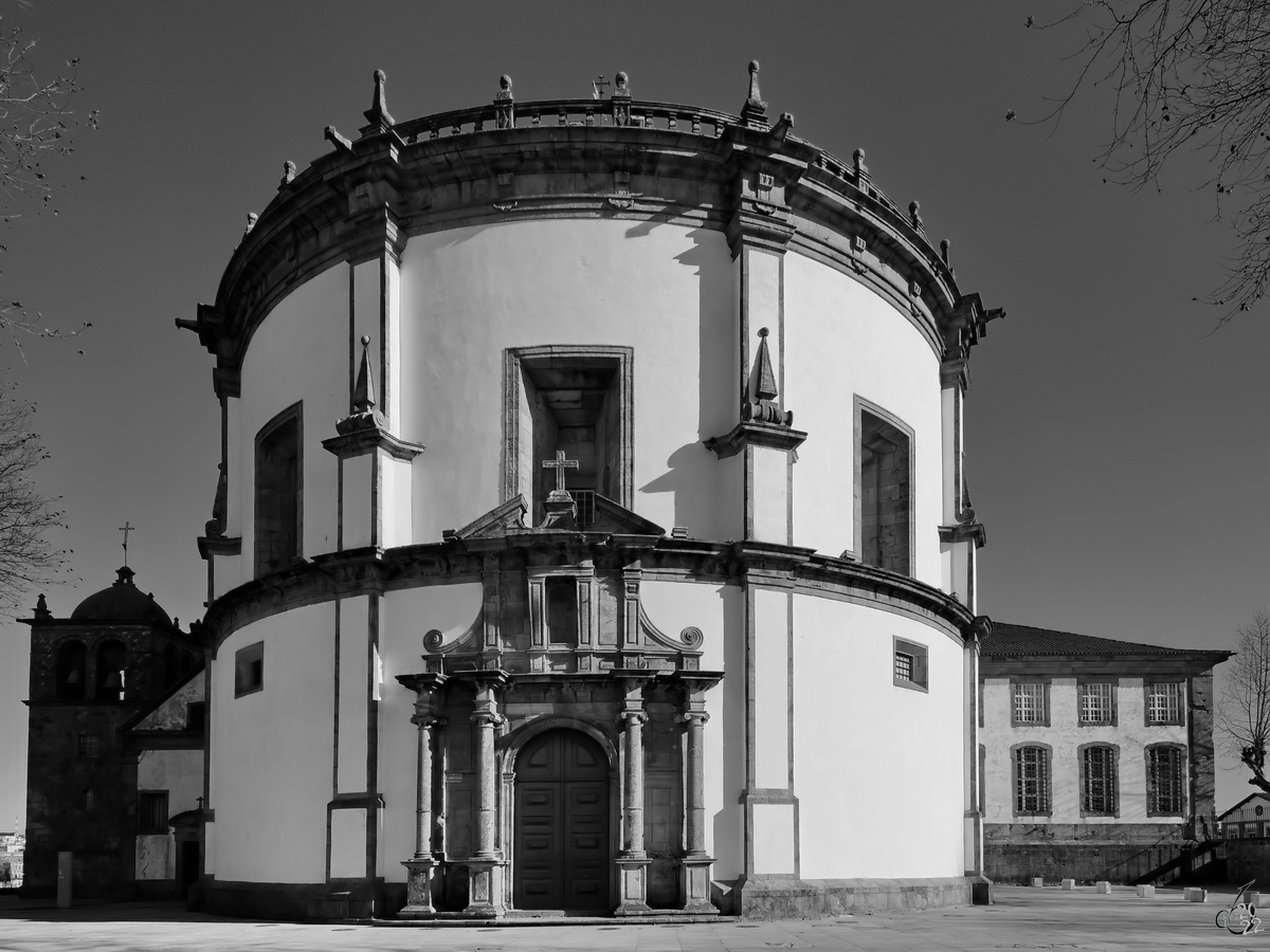 Die runde Kirche des ehemaligen Bergklosters Mosteiro da Serra do Pilar aus dem 16. Jahrhundert. (Porto, Januar 2017)