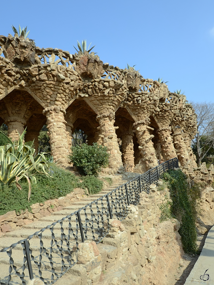Die Sulengnge im Park Gell. (Barcelona, Februar 2012)