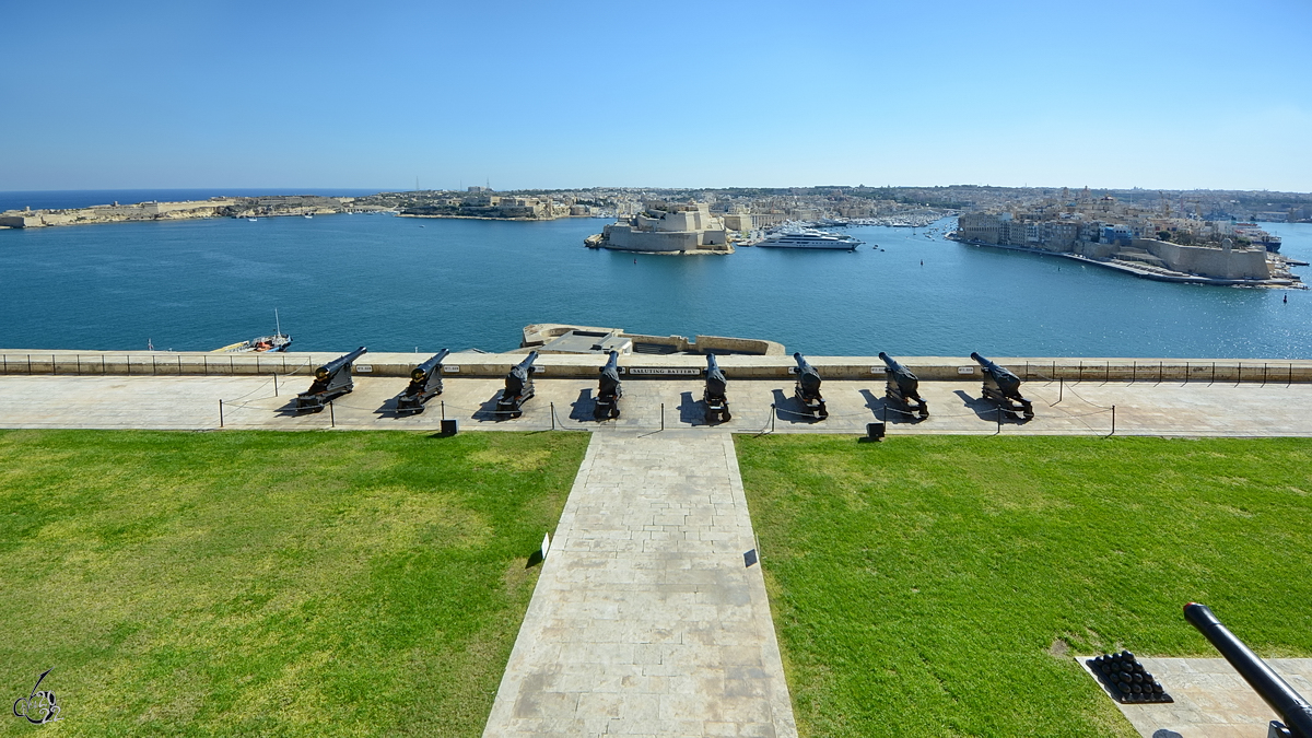 Die Salutkanonen  Saluting Battery  in Valletta sind wahrscheinlich die ltesten noch genutzten Salutkanonen der Welt. (Oktober 2017)