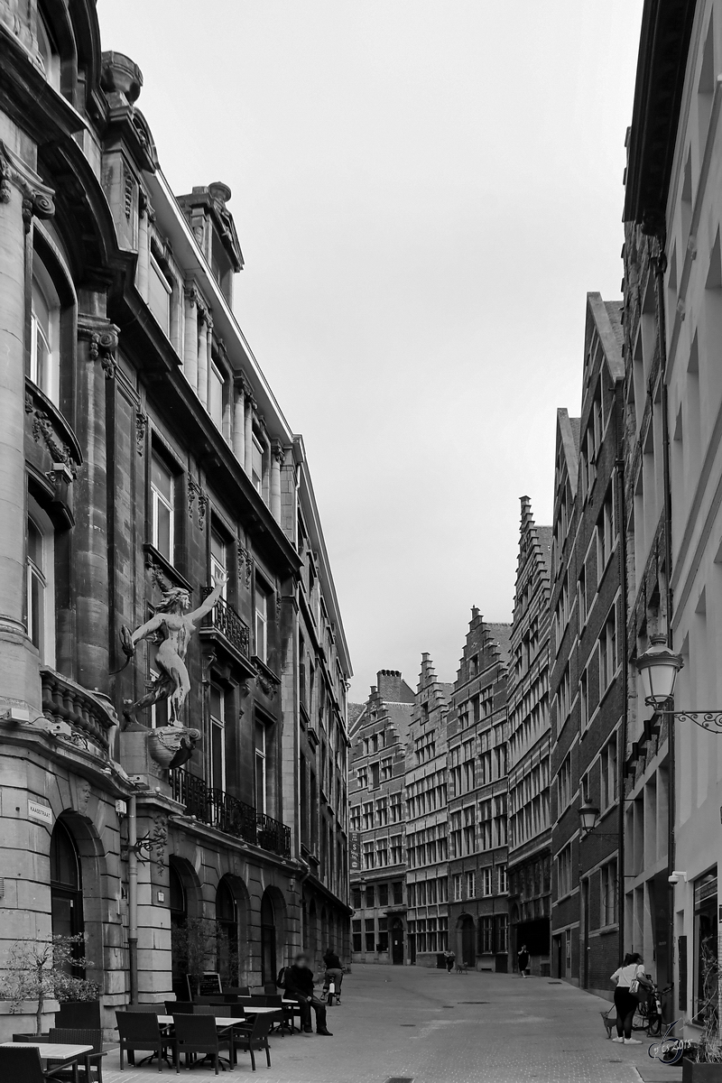 Die schmalen Gassen in der Innenstadt von Antwerpen. (Juli 2018)