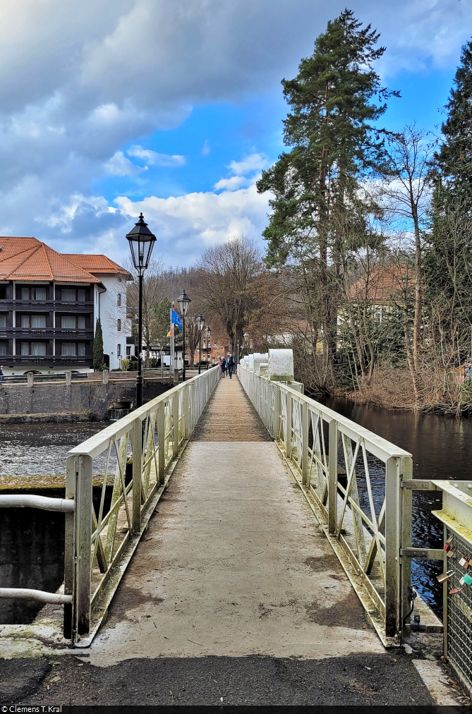 Die Scholmwehrbrcke in Bad Lauterberg berspannt die Oder (Rhume) und verbindet den Kirchberg mit dem Kurpark.

🕓 24.3.2023 | 16:29 Uhr