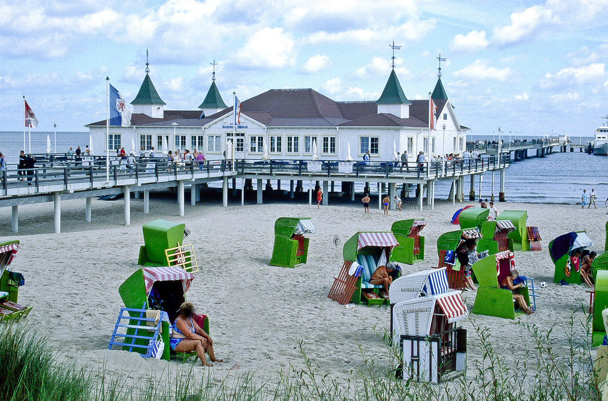 Die Seebrcke in Ahlbeck. Bild vom Dia. Aufnahme: Juli 2001.