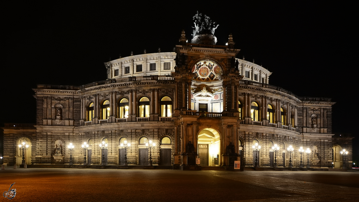 Die Semperoper in Dresden entstand in den Jahren von 1871 bis 1878 . (April 2014)