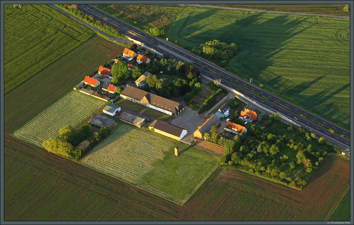 Die Siedlung Baumschule ist eine kleines Wohngebiet im Magdeburger Stadtteil Ottersleben, unmittelbar an der B 81 (ehemals Halberstdter Chaussee). Benannt ist sie nach einer hier befindlichen Baumschule. (29.05.2020)