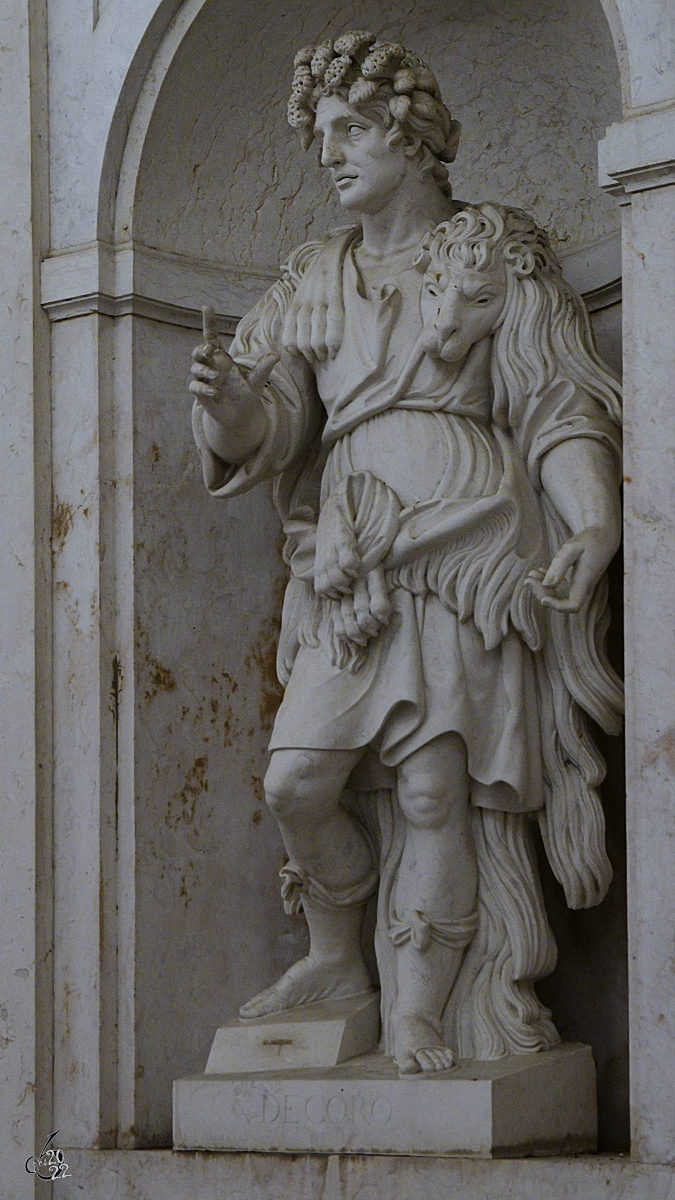 Die Skulptur  De Coro  im Innenhof des Nationalpalastes von Ajuda (Palcio Nacional da Ajuda) in Lissabon.