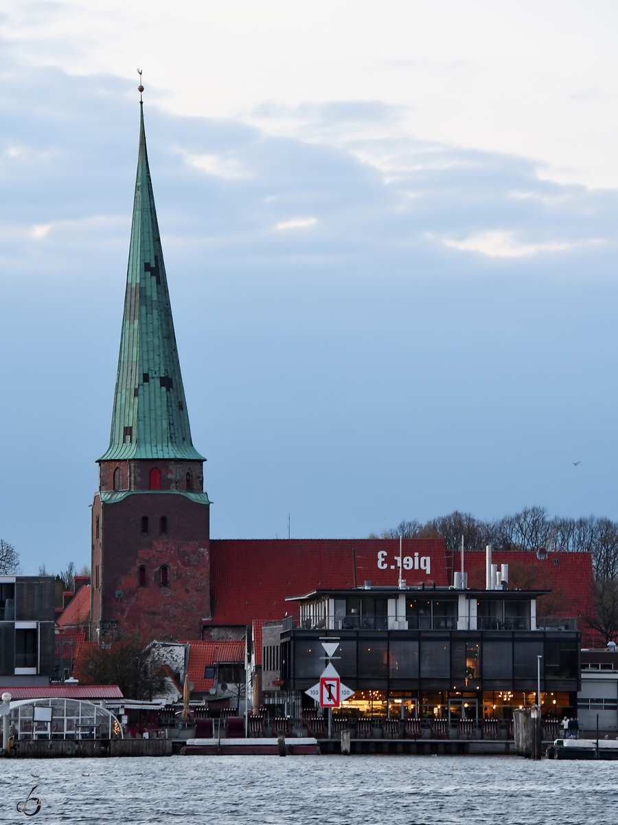 Die St.-Lorenz-Kirche Anfang April 2019 in Travemnde.