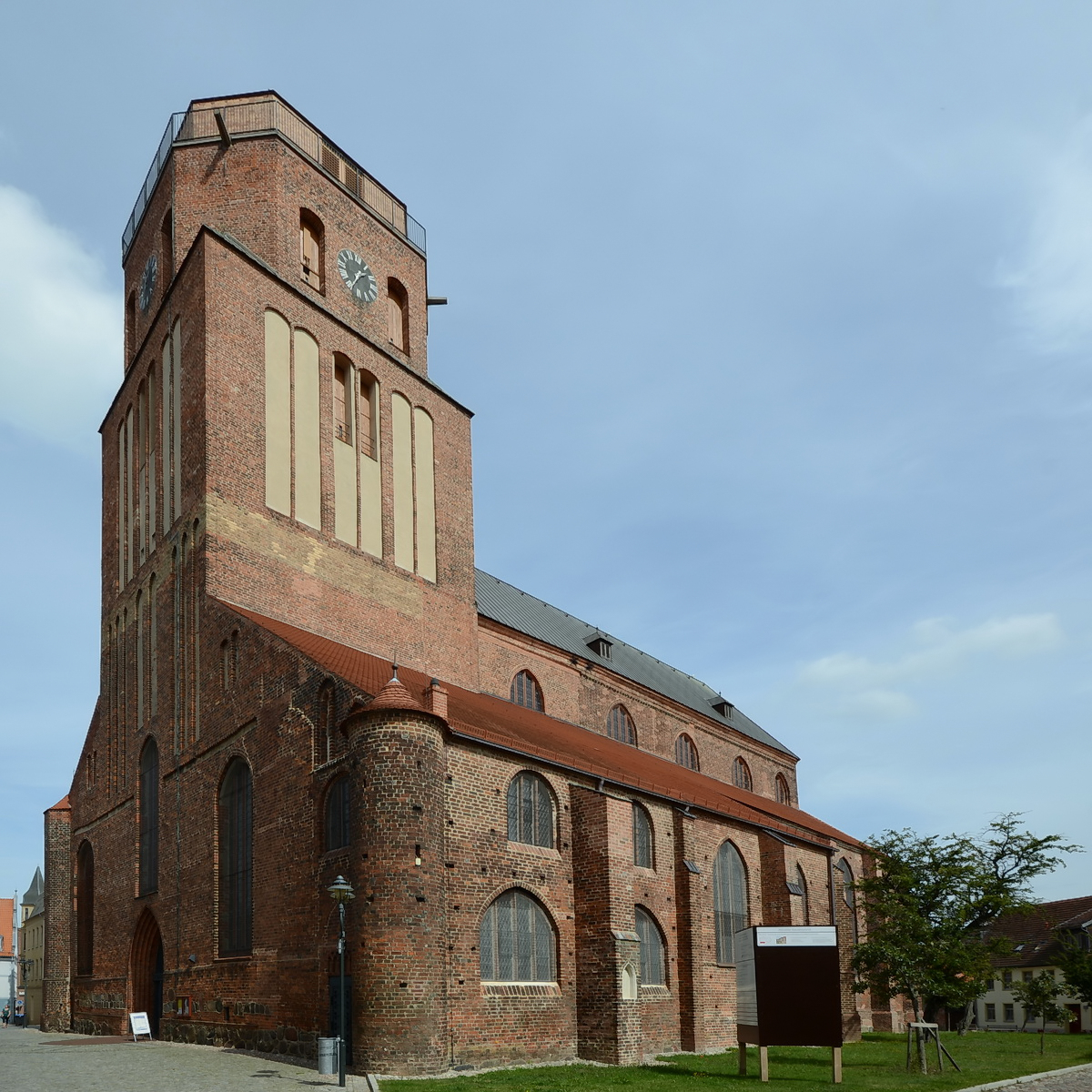 Die St.-Petri-Kirche in Wolgast wurde bis 1350 errichtet und infolge von Kriegs- und Unwetterfolgen mehrfach zerstrt und wiederaufgebaut. (August 2013)