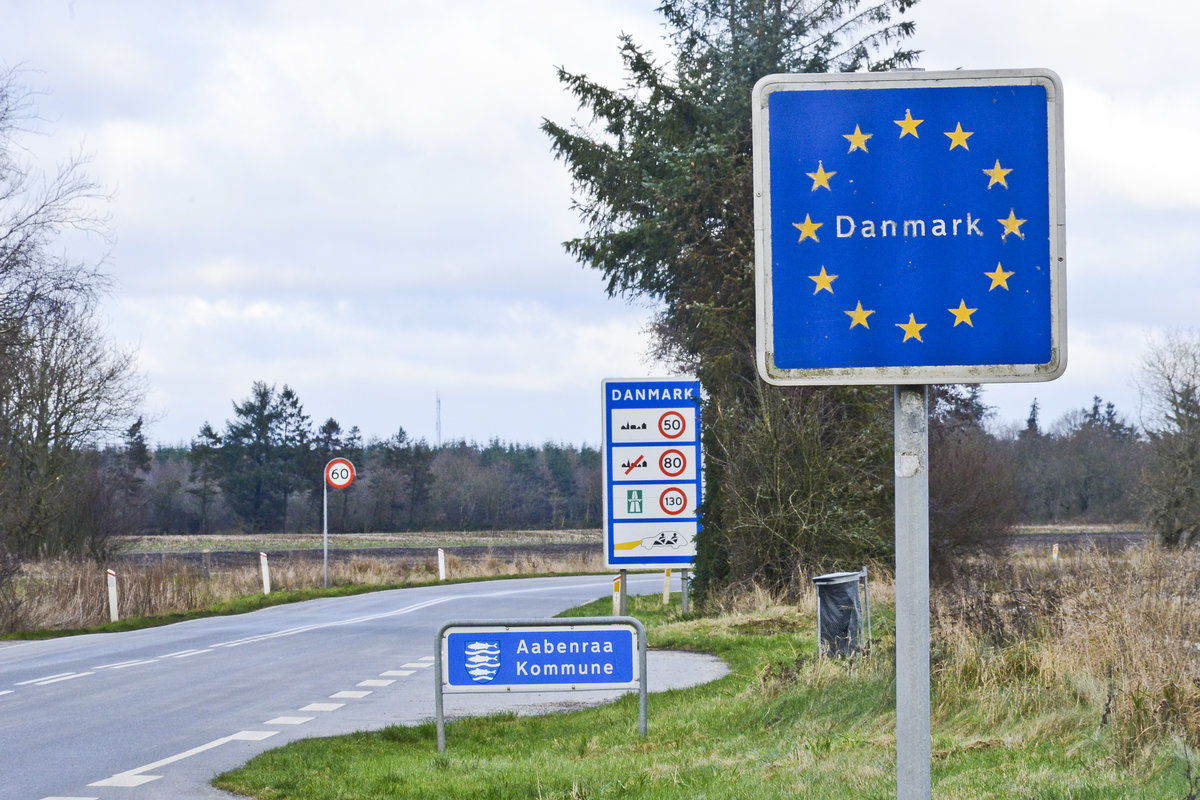 Die Staatsgrenze zwischen Deutschland und Dnemark in Pebersmark. Das Foto ist in Bramstedtlund (Kreis Nordfriesland) aufgenommen. Aufnahme: 4. Januar 2021.