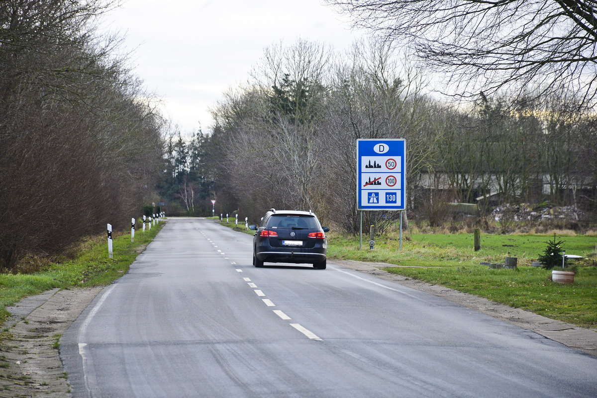 Die Staatsgrenze zwischen Deutschland und Dnemark in Pebersmark. Das Foto ist in Bramstedtlund (Kreis Nordfriesland) aufgenommen. Aufnahme: 4. Januar 2021.