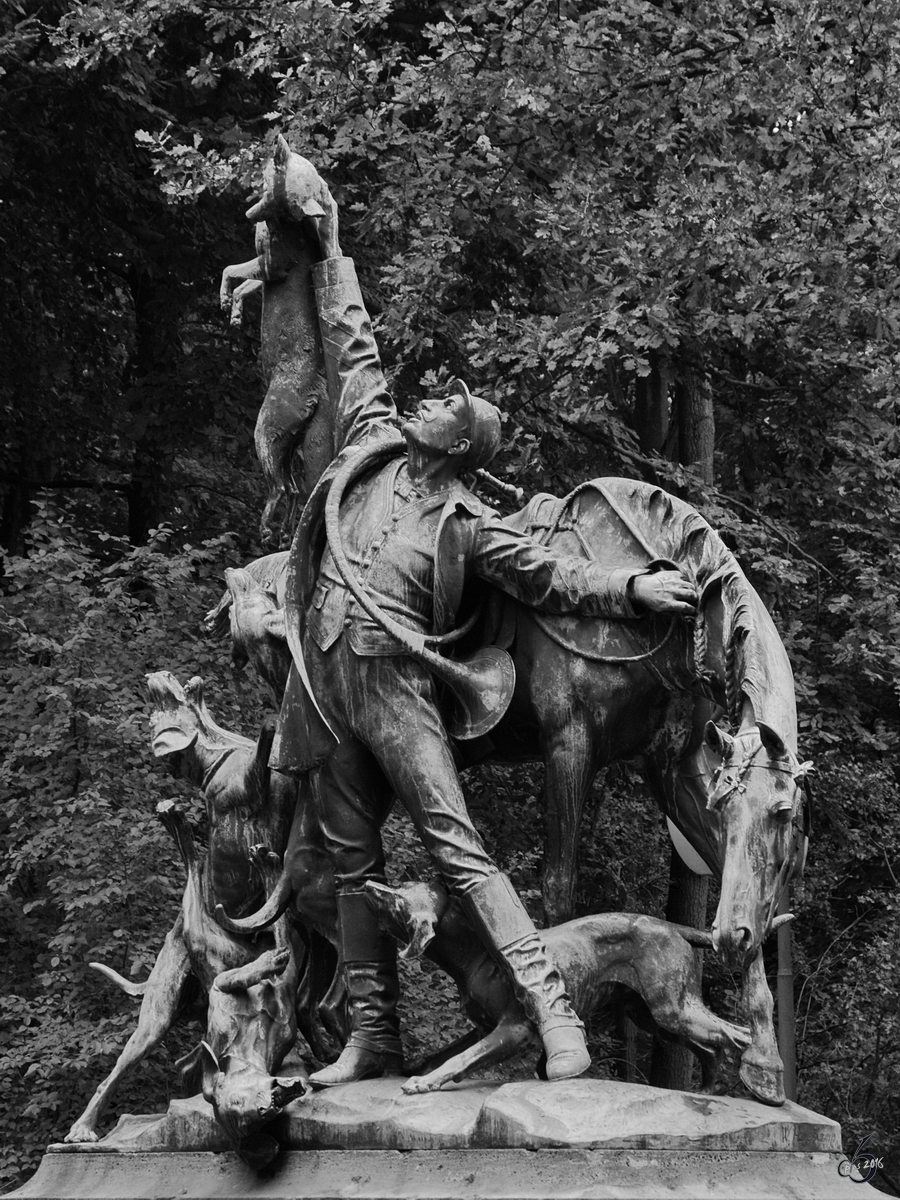 Die Statue  Churfürstliche Fuchsjagd  von Wilhelm Haverkamp ist in Berlin-Tiergarten zu finden. (Oktober 2013)