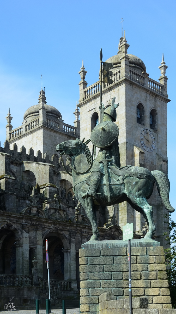 Die Statue des galicischen Kriegsherres Vmara Peres.  (Porto, Mai 2013)