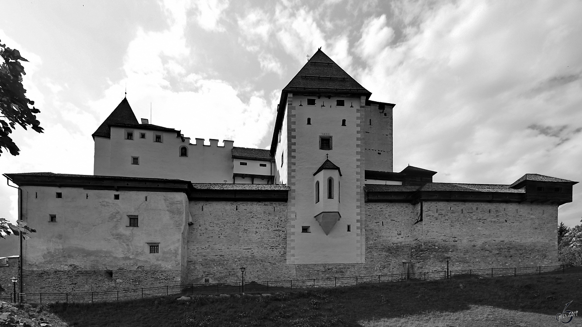 Die Sdseite von Burg Mauterndorf in der gleichnamigen Gemeinde. (August 2019)