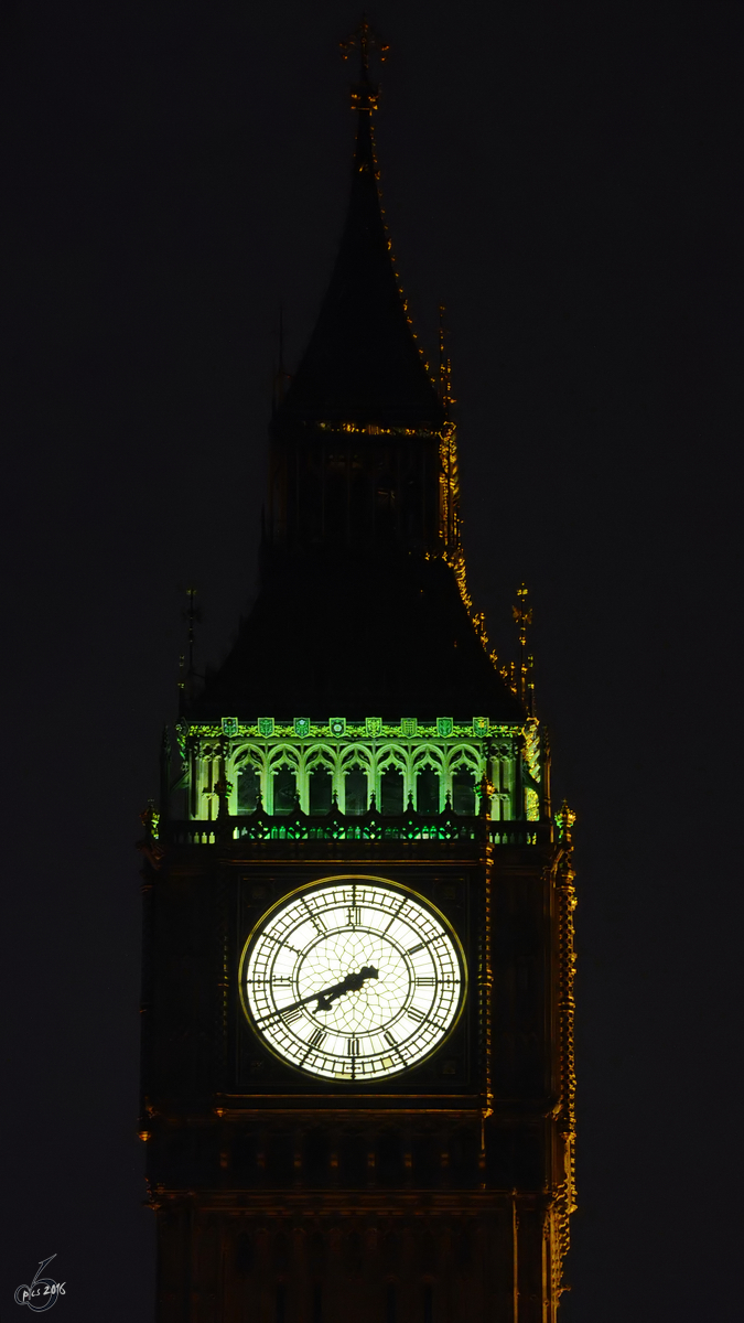 Die Turmspitze des Uhrenturmes  Big Ben  in London. (März 2013)